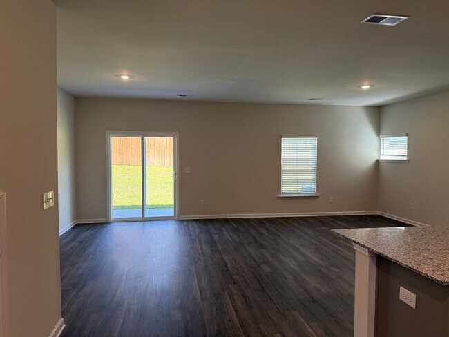 Building Photo - Lexington Townhouse - Call Lexington office for information 803-359-0793