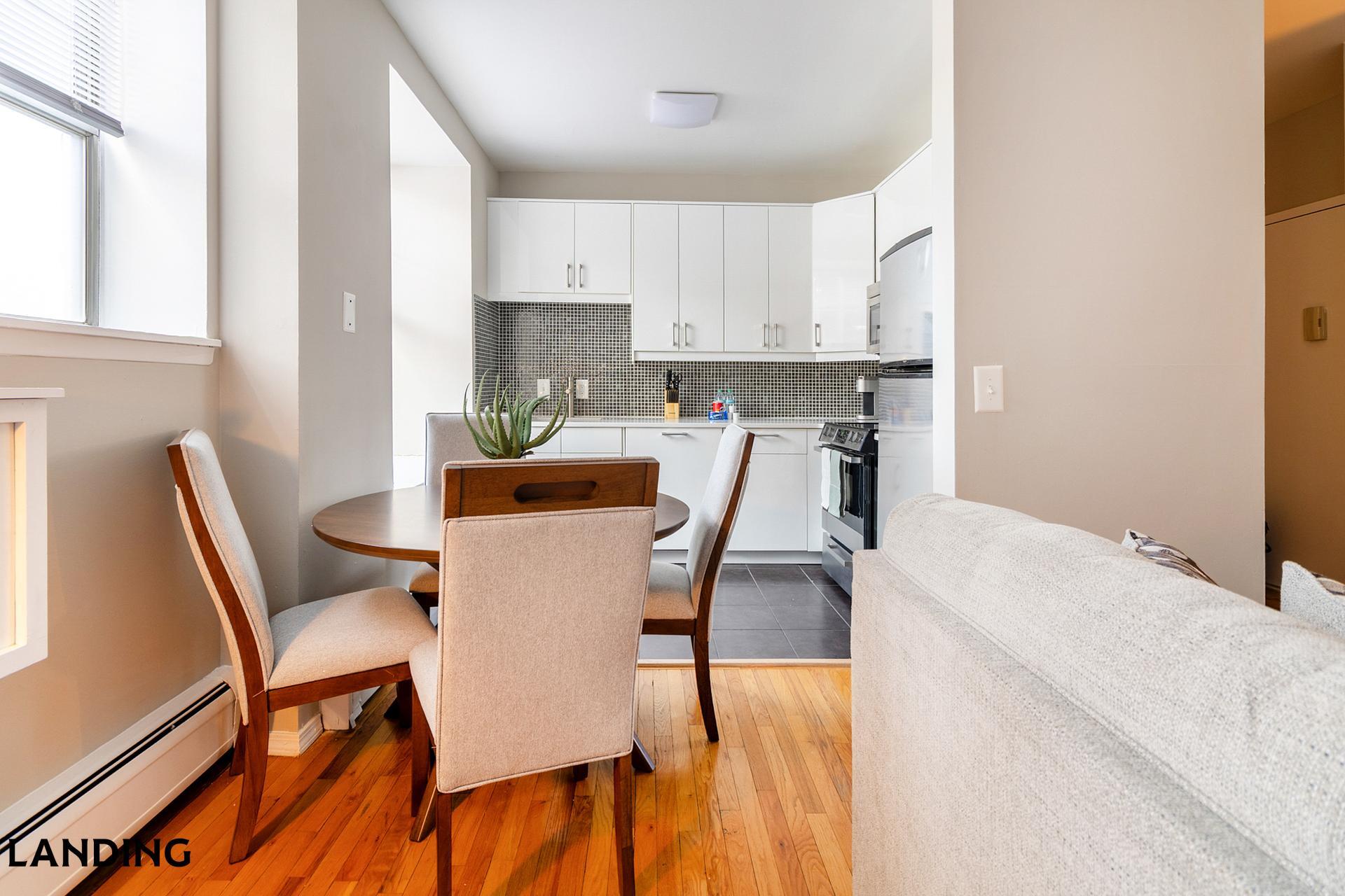 Building Photo - 265 College St