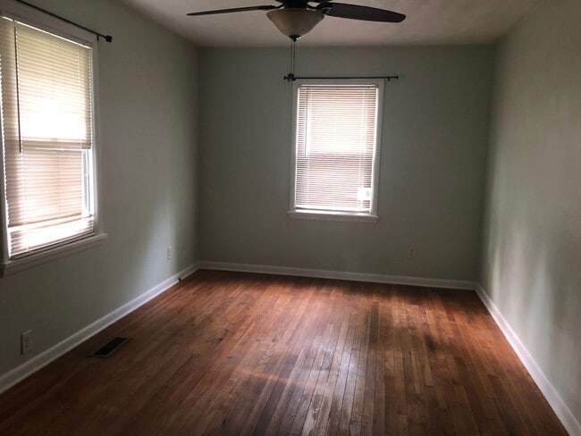 Building Photo - 3 bedroom home in Carbondale
