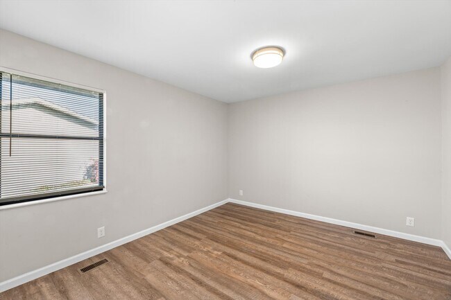 Building Photo - 3047 Staffordshire Blvd