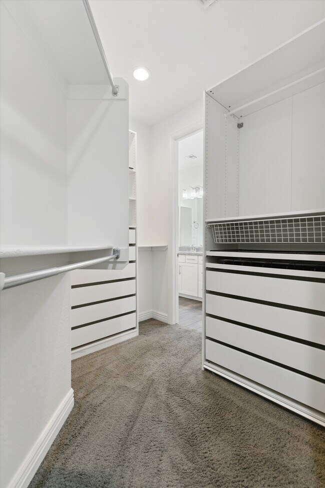 Building Photo - 4713 S Aileron Ln