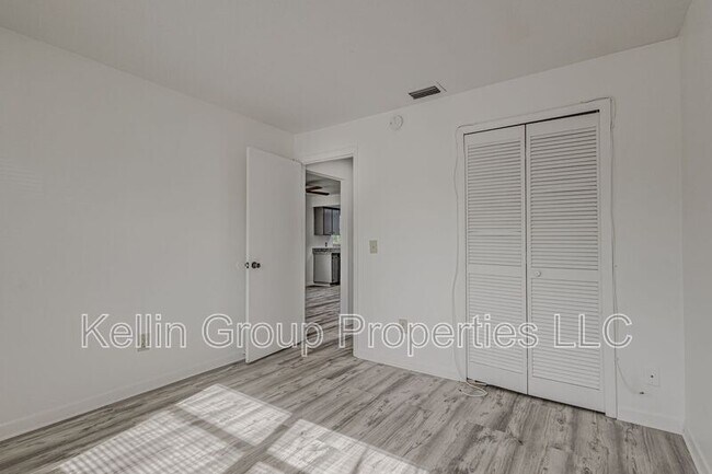 Building Photo - 401 Big Cedar Way