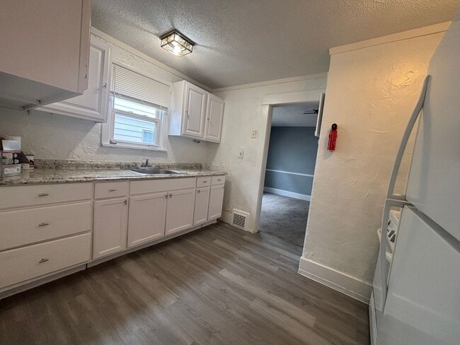 Building Photo - ParkHeights8827