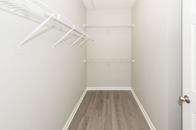 Building Photo - 1 Bedroom 1 Bath Condo in Southampton Pointe - Mt. Pleasant