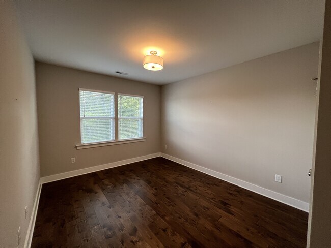 Building Photo - 1436 Ann St