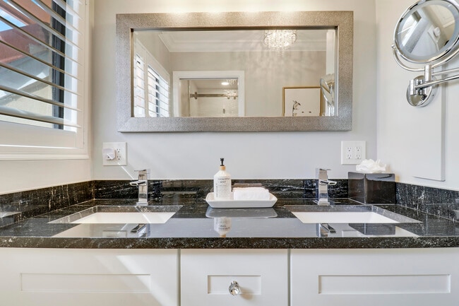 Building Photo - 204 Old Meadow Way