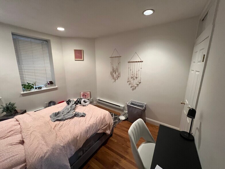 Building Photo - 73 Westland Ave