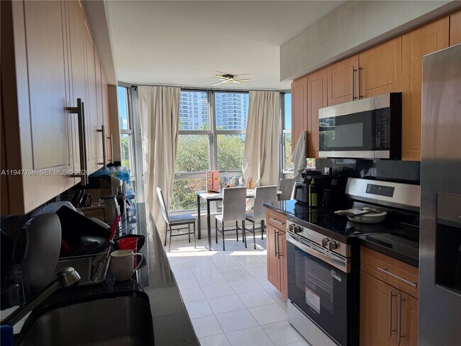 Building Photo - 19101 NE 36th Pl