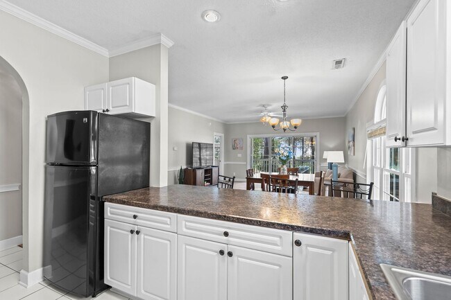 Building Photo - 686 Riverwalk Dr