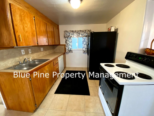 Building Photo - 150 W 2nd S