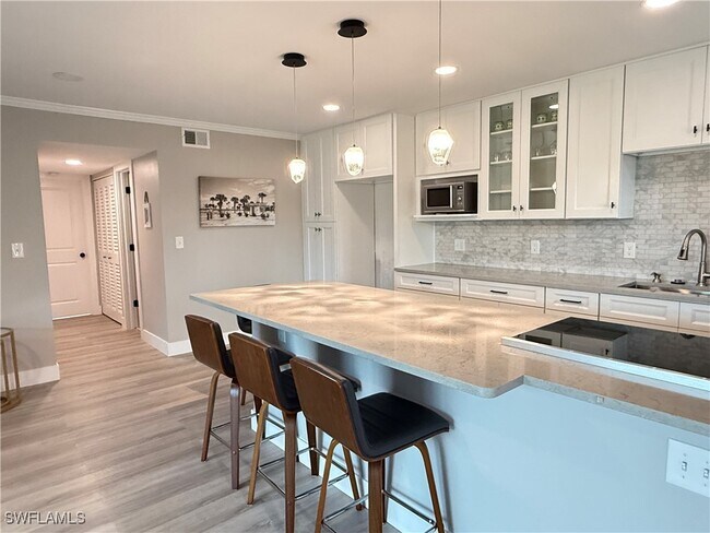 Building Photo - 1100 Gulf Shore Blvd N