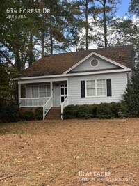 Building Photo - Nice 2 BR 2 BTH single family home