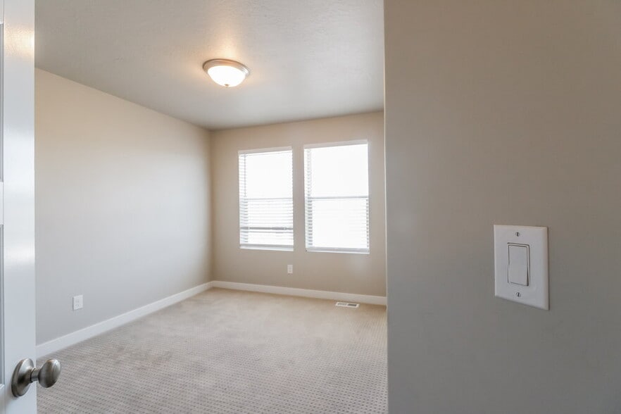 Building Photo - 1083 W Osprey Dr