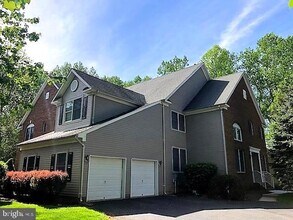 Building Photo - 27 Stonewall Cir