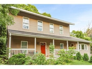 Building Photo - 520 Hanlon Ave