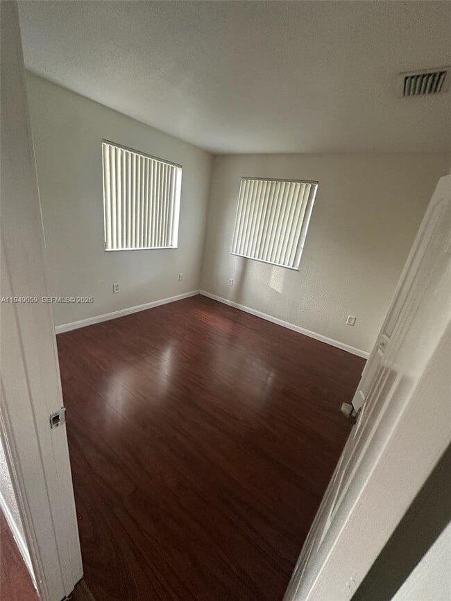 Building Photo - 1440 SE 24th Ct