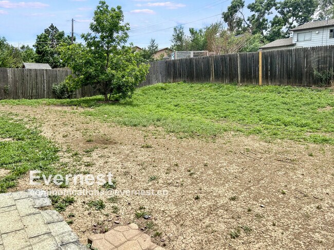 Building Photo - Cozy 3-Bedroom, 1-Bathroom Home in a Conve...