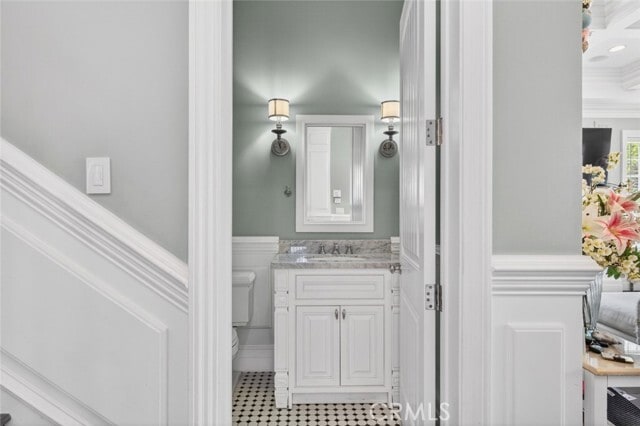 Building Photo - 4533 Farmdale Ave