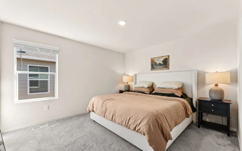 Building Photo - 4258 SE Woodford Ct