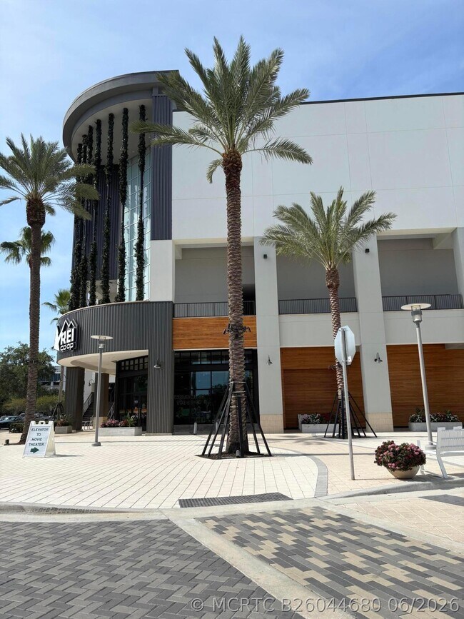 Building Photo - 3023 Alcazar Pl