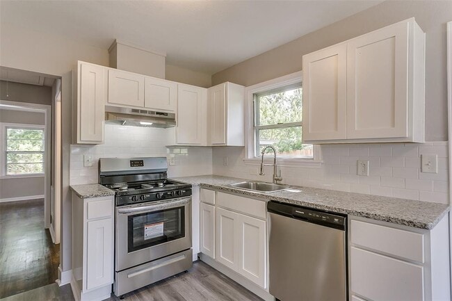 Kitchen 2 - 5129 Kessler Rd