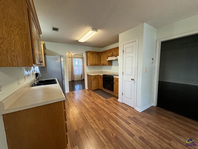Building Photo - 104 Myles Ln