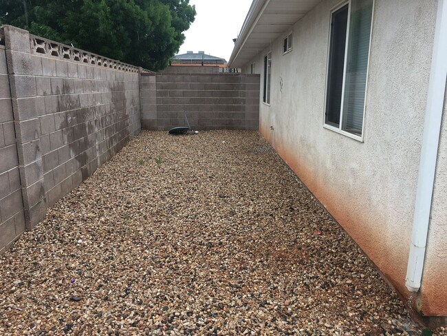 Building Photo - 1308 Millcreek Duplex