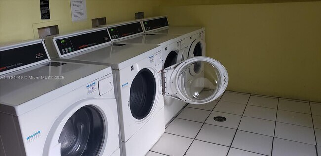 Building Photo - 8301 SW 142nd Ave