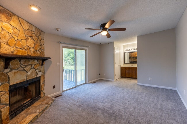 Building Photo - 3821 Forest Creek Way