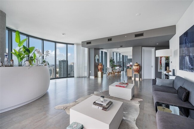 Building Photo - 200 Biscayne Blvd Way