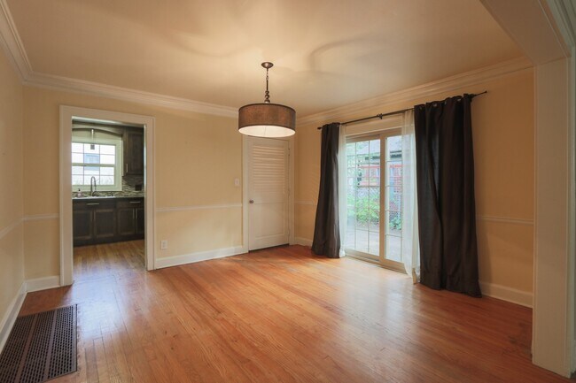 Building Photo - Spacious & Updated in Brookside! ALL appliances included!