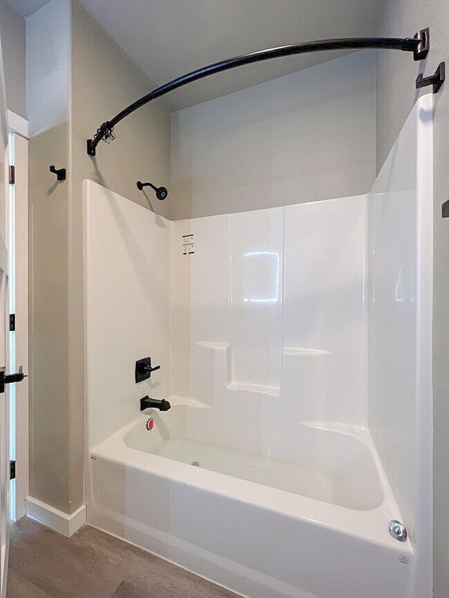 Building Photo - Pet Friendly 2 bed/ 2 bath unit at Soldier Ridge!