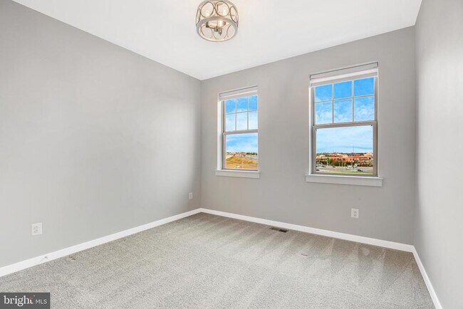 Building Photo - 222 Petite Sirah Terrace SE