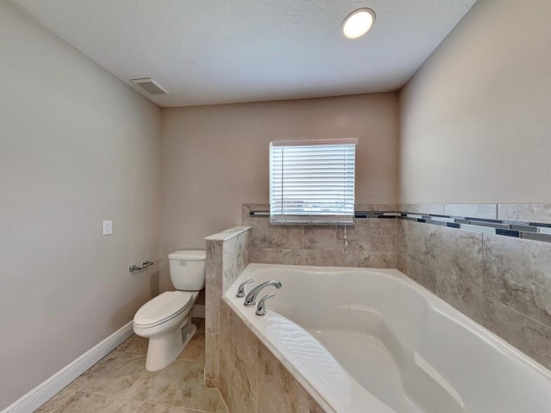 Building Photo - 1333 Salisbury Dr