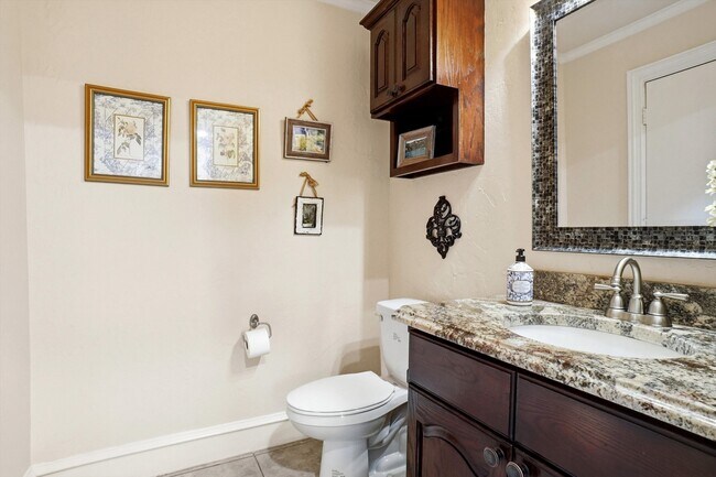 Building Photo - 2412 Emerald Cir