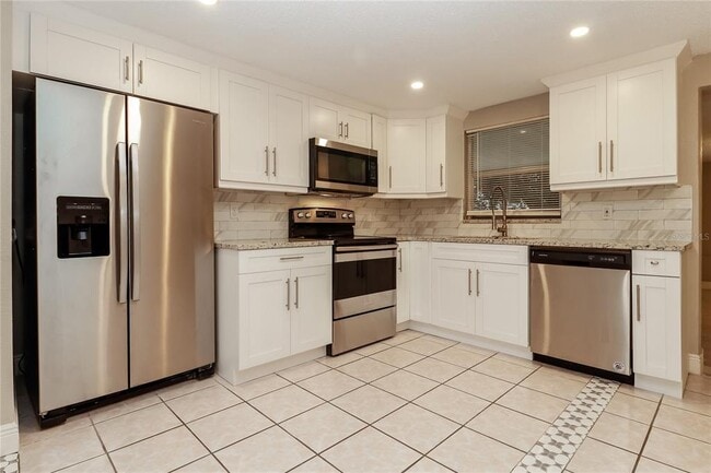 Building Photo - 9226 Rainbow Ln