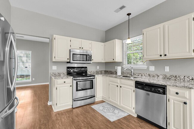 Building Photo - Coastal Convenience in the Heart of Mount Pleasant