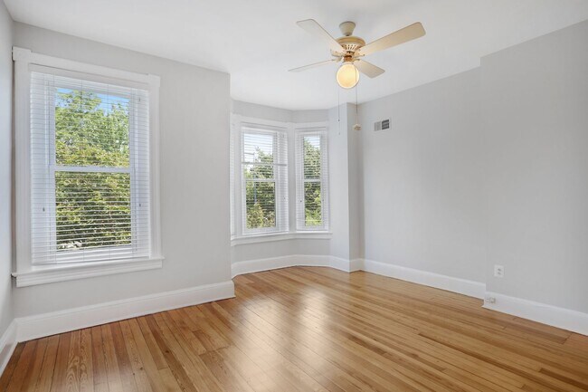 Building Photo - Charming Capitol Hill House| Don't miss the 3D-TOUR!