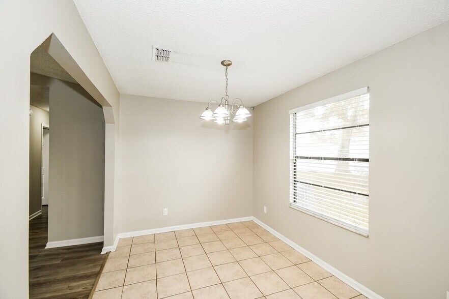 Building Photo - 8804 Falcon Trace Dr S