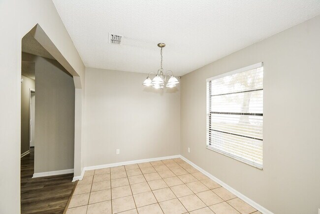 Building Photo - 8804 Falcon Trace Dr S