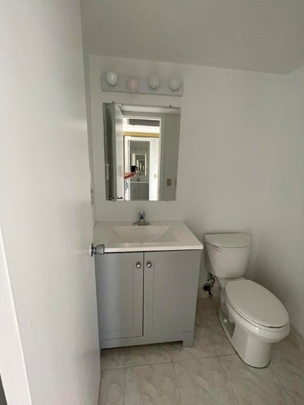 Building Photo - 343 Windsor O