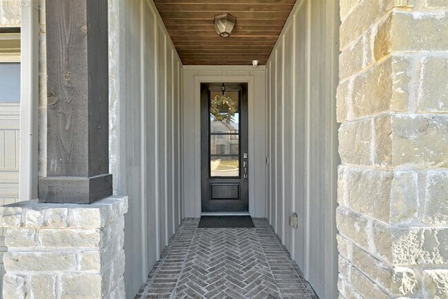 Building Photo - 108 Leon Loop