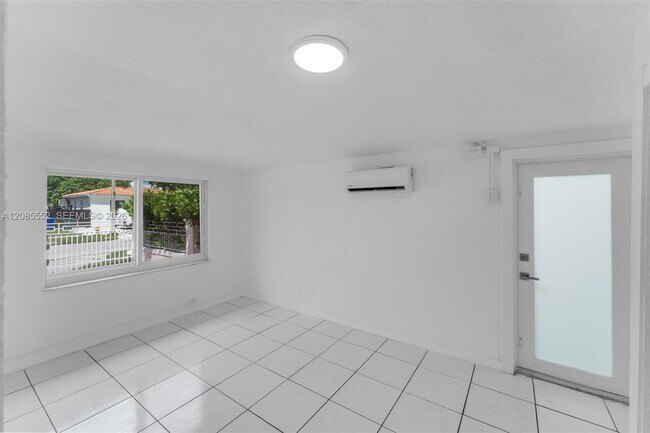 Building Photo - 201 SW 51st Ct