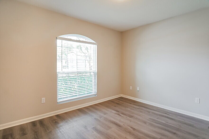 Building Photo - 165 River Dee Dr