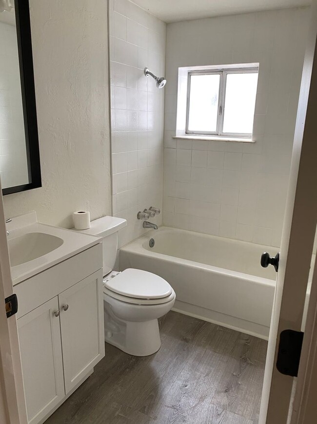 Building Photo - Cute Updated Home Near Shopping and Downtown Chico