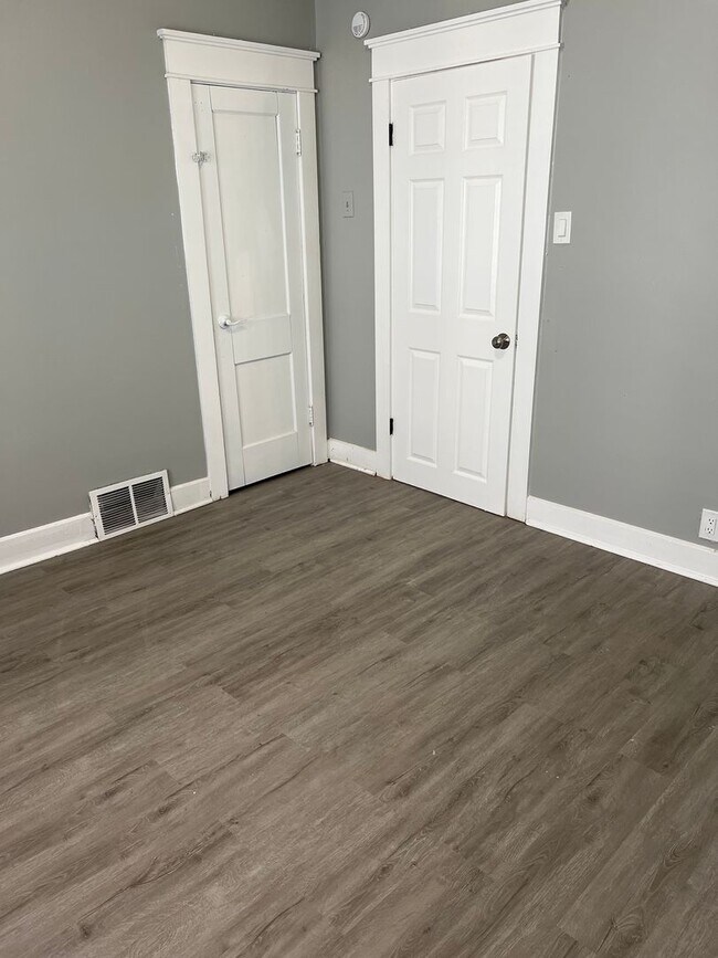 Building Photo - Charming 3-Bedroom/ 1 Bathroom house located in the heart of Topeka