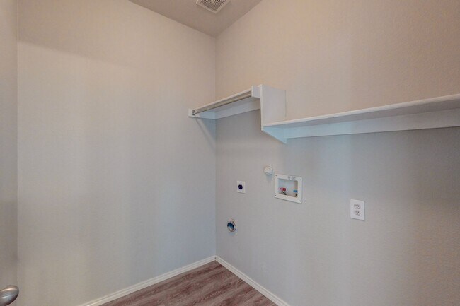 Building Photo - ***Pre-Marketing*** Great Home with Room T...