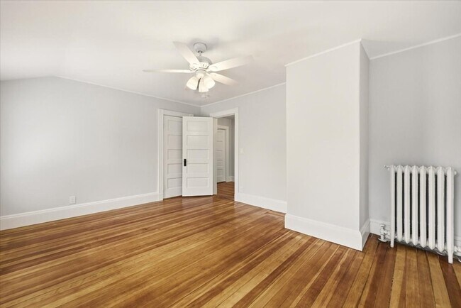 Building Photo - 22 Lewis St