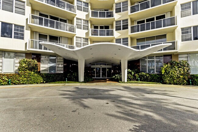 Building Photo - 2800 N Flagler Dr