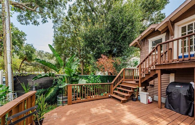 Building Photo - 620 Earle Ave N